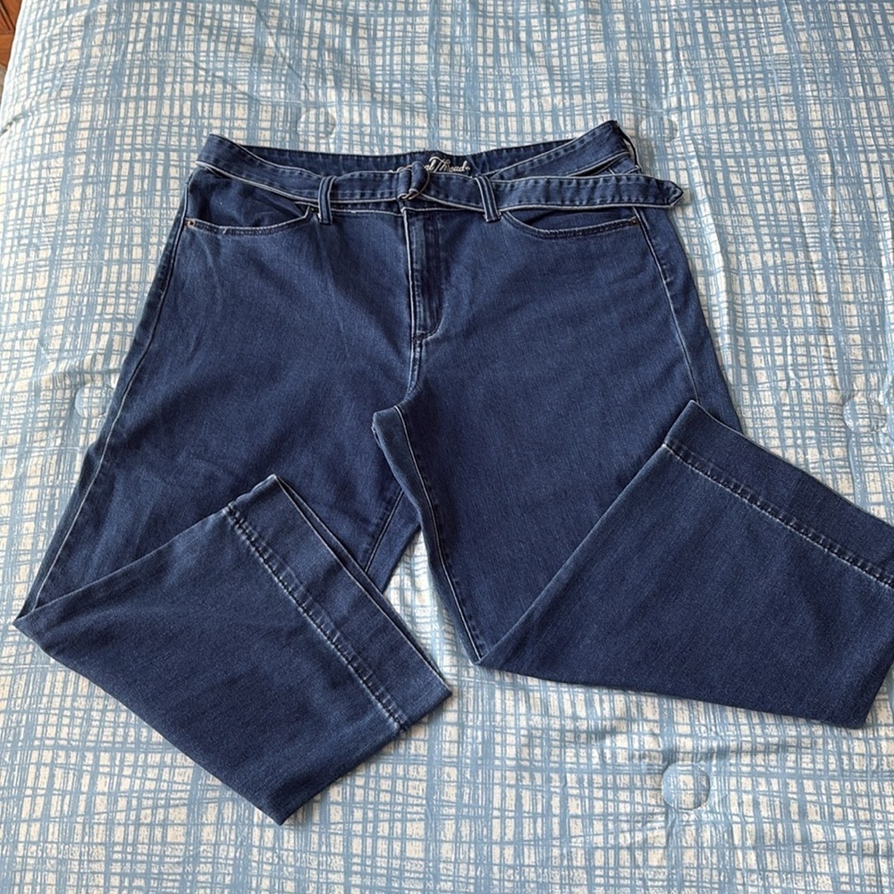 Universal Thread Indigo Denim Belted Wide Leg High Rise Cropped Jeans